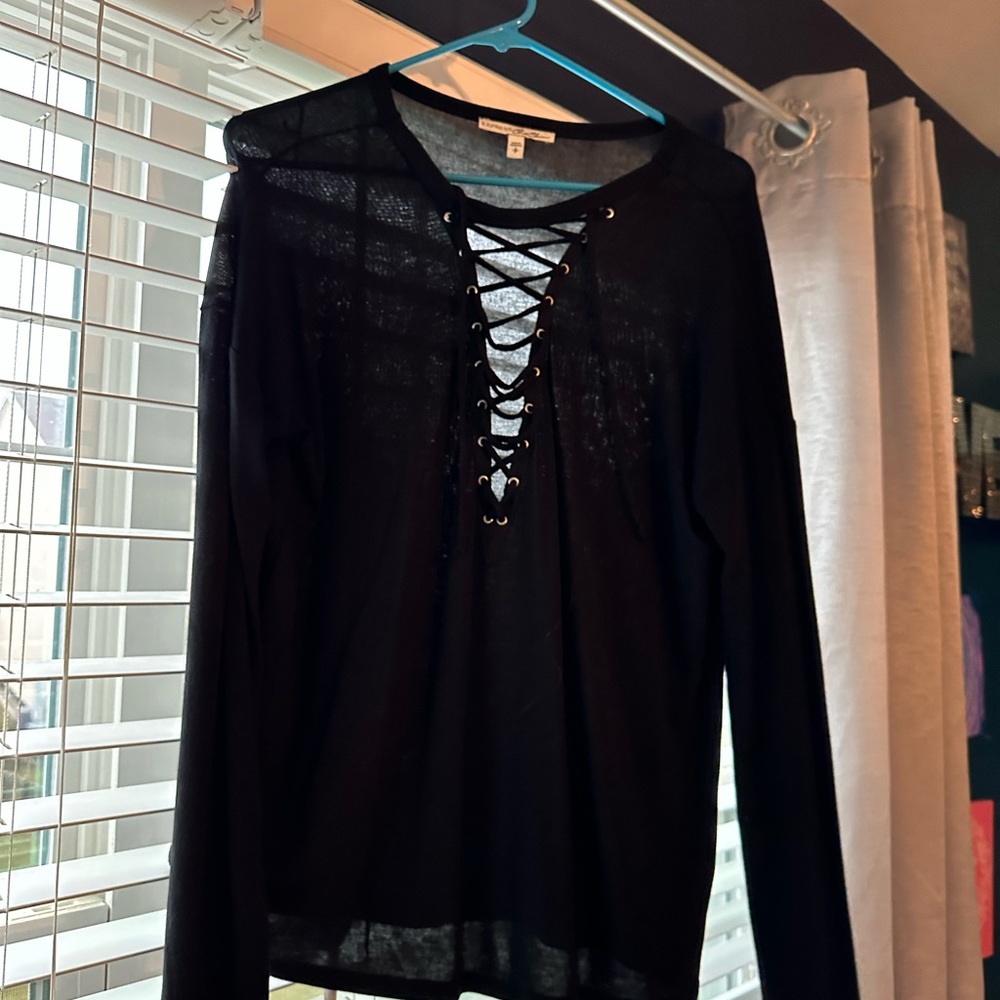 Hot lace up long sleeve 🖤